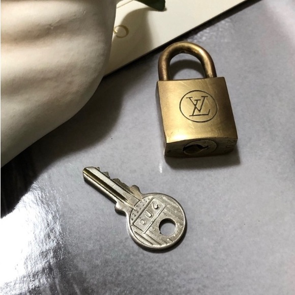 Louis Vuitton 200 series Lock & Key - Picture 4 of 6